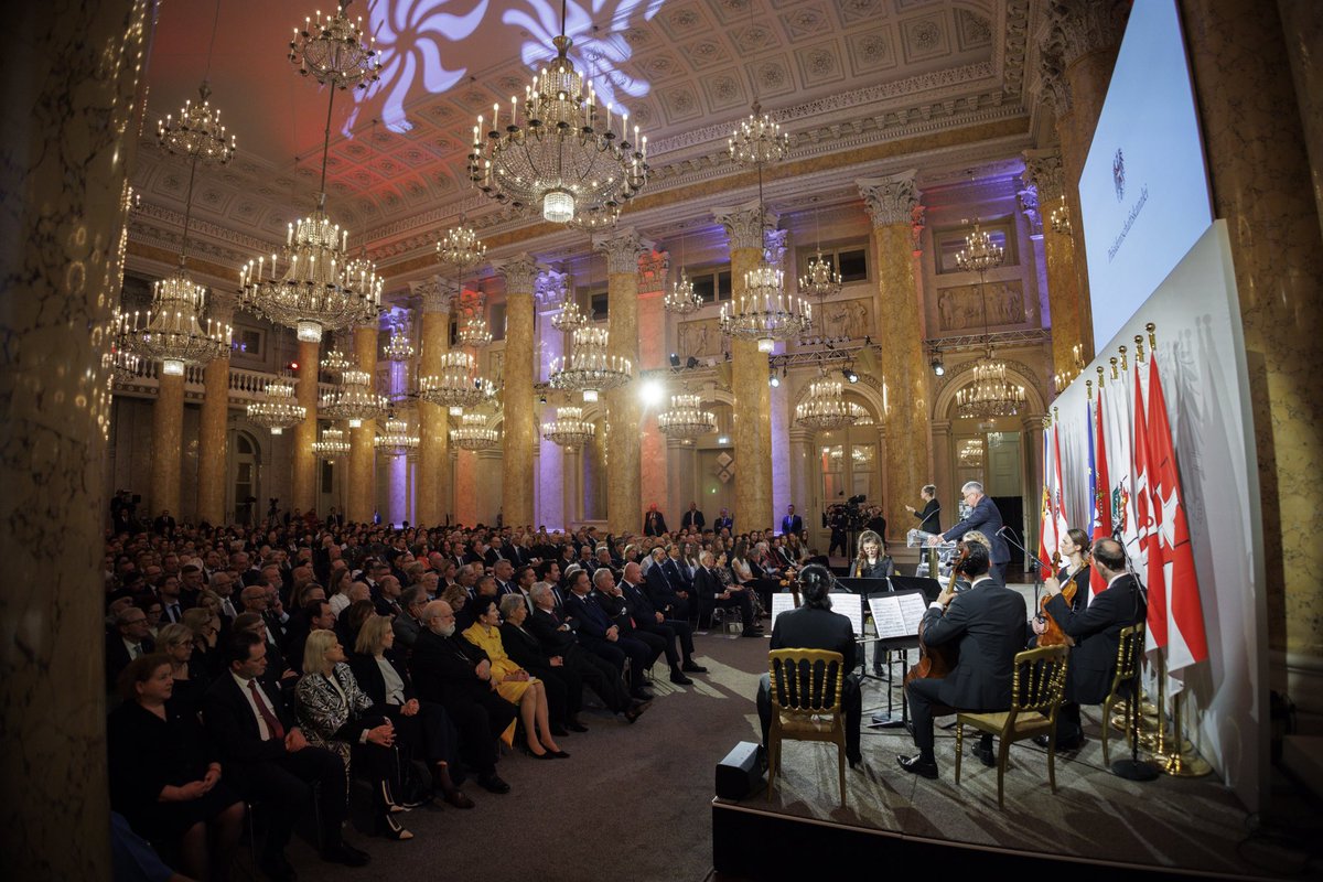 27. April 1945 - ein historisches Datum für Österreich. Vor 80 Jahren wurde die Zweite Republik gegründet. Das bedeutet 80 Jahre Unabhängigkeit, viele wichtige demokratische und soziale Errungenschaften und den Grundstein für die Erfolgsgeschichte Österreichs.

© BKA/Wenzel