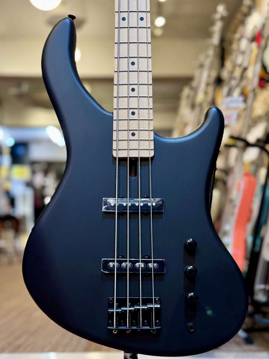 basshouse_tokyo's tweet photo. 【商品情報】
#AceBass AB-4 STD(Black) [ #あきらかにあきら 氏プロデュースベース ] がイケベ楽器池袋にありますよ🎉
ゴールデンウィークに憧れのベースをゲットしてみませんか😊もちろん試奏も大歓迎です！

🔻商品詳細はコチラ🔻
https://t.co/kTMwy02p91 https://t.co/65q0qab4eH