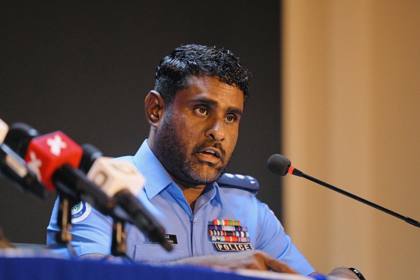 HKurusee's tweet photo. Confirmed.

Police Inspector Mohamed Samih, who was in charge of the Wifaaq, Zakiyya and Yumnu case, attacked his wife earlier this month.

When his wife reported the incident to the police, he threatened and kicked out the officers who attended his residence.

Mafanu Police - case logged.
FCP (Domestic Unit) - case logged. 
Ethical command - case logged.

This domestic violence matter is currently parked everywhere.