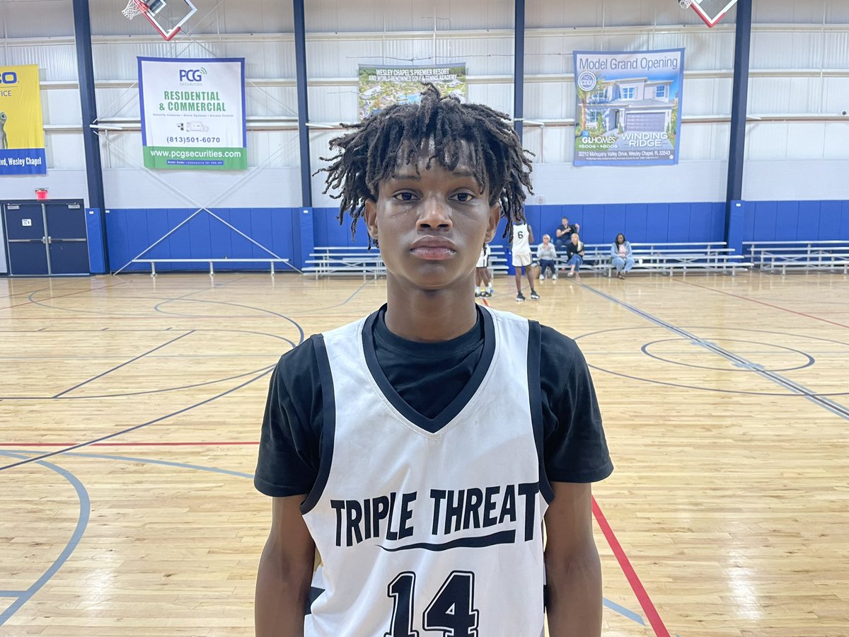 HoopSeenFL's tweet image. #FLJam Varsity: Miami Triple Threat advances in bracket play behind a loud 28 points from Jaiden Horton. He made five three-pointers and mixed up his scoring arsenal.
Rafael Diaz was a mismatch problem with his ability to play inside and out. He added 20 points