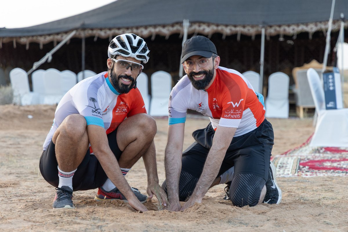 🌿 | نشكر فريق #دراج_عنيزة <a href="/Unaizah_cyclist/">دراج عنيزة 🇸🇦 UCT</a> بمشاركتهم في مبادرة التشجير المقامة في حديقة الغضا ضمن فعاليات أسبوع البيئة 2025، تحت شعار:
 "بيئتنا كنز.. بصفائها ونقائها"
نسعد بخطوات تخدم الأرض، وتزرع أثرًا أخضر 🌱