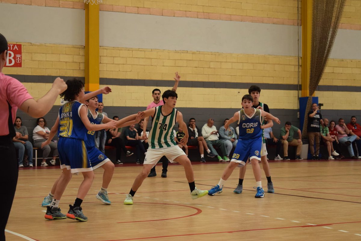 #FaseFinalPreInfantilMasculina2025
📍<a href="/aytodoshermanas/">Ayuntamiento de Dos Hermanas</a>
🏟️C. D. Municipal de Ramón y Cajal
🗓️27 Abril 2025
GRAN FINAL
⌚️12:00 h
🏀 @RealBetisBasket 8️⃣8️⃣
🆚 <a href="/BaloncestoCoria/">ClubBaloncestoCoria</a> 3️⃣8️⃣
‼️FINAL‼️

📳Toda la Información y📊Estadísticas en vivo a través de nuestra APP "AFICIÓN FAB"