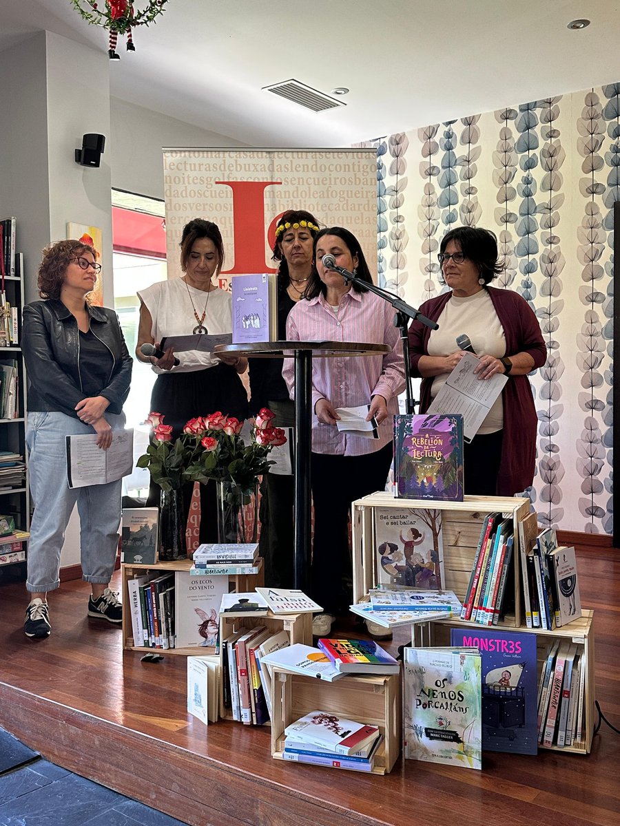 Beatriz Núñez, Eva Pena, Ángeles Rodríguez, Anaír Rodríguez e Raquel Expósito len “Lisístrata” de Aristófanes editado por <a href="/SushiBooks/">Sushi Books</a>
