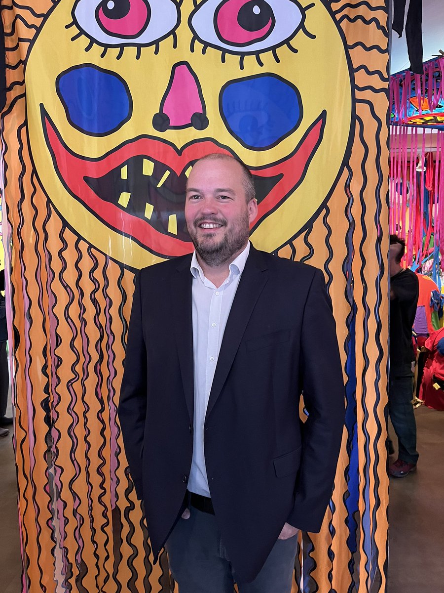Olivier Caremelle (@ocaremelle) on Twitter photo Superbe vernissage à l’Espace Pignon pour le ‘Karnavalo’ de Shen Özdemir. Une création haute en couleurs qui doit inspirer le monde souvent trop gris ! <a href="/Ardeslandes/">Arnaud Deslandes</a> <a href="/MartineAubry/">Martine Aubry</a> <a href="/DelphineBlas/">Delphine Blas</a> <a href="/mpbresson/">Marie-Pierre Bresson 🇪🇺🌿</a> <a href="/ch_brun/">Charlotte Brun</a> <a href="/TaisneArnaud/">taisne</a> <a href="/Lille_en_commun/">Lille en commun</a> Superbe vernissage à l’Espace Pignon pour le ‘Karnavalo’ de Shen Özdemir. Une création haute en couleurs qui doit inspirer le monde souvent trop gris ! <a href="/Ardeslandes/">Arnaud Deslandes</a> <a href="/MartineAubry/">Martine Aubry</a> <a href="/DelphineBlas/">Delphine Blas</a> <a href="/mpbresson/">Marie-Pierre Bresson 🇪🇺🌿</a> <a href="/ch_brun/">Charlotte Brun</a> <a href="/TaisneArnaud/">taisne</a> <a href="/Lille_en_commun/">Lille en commun</a>