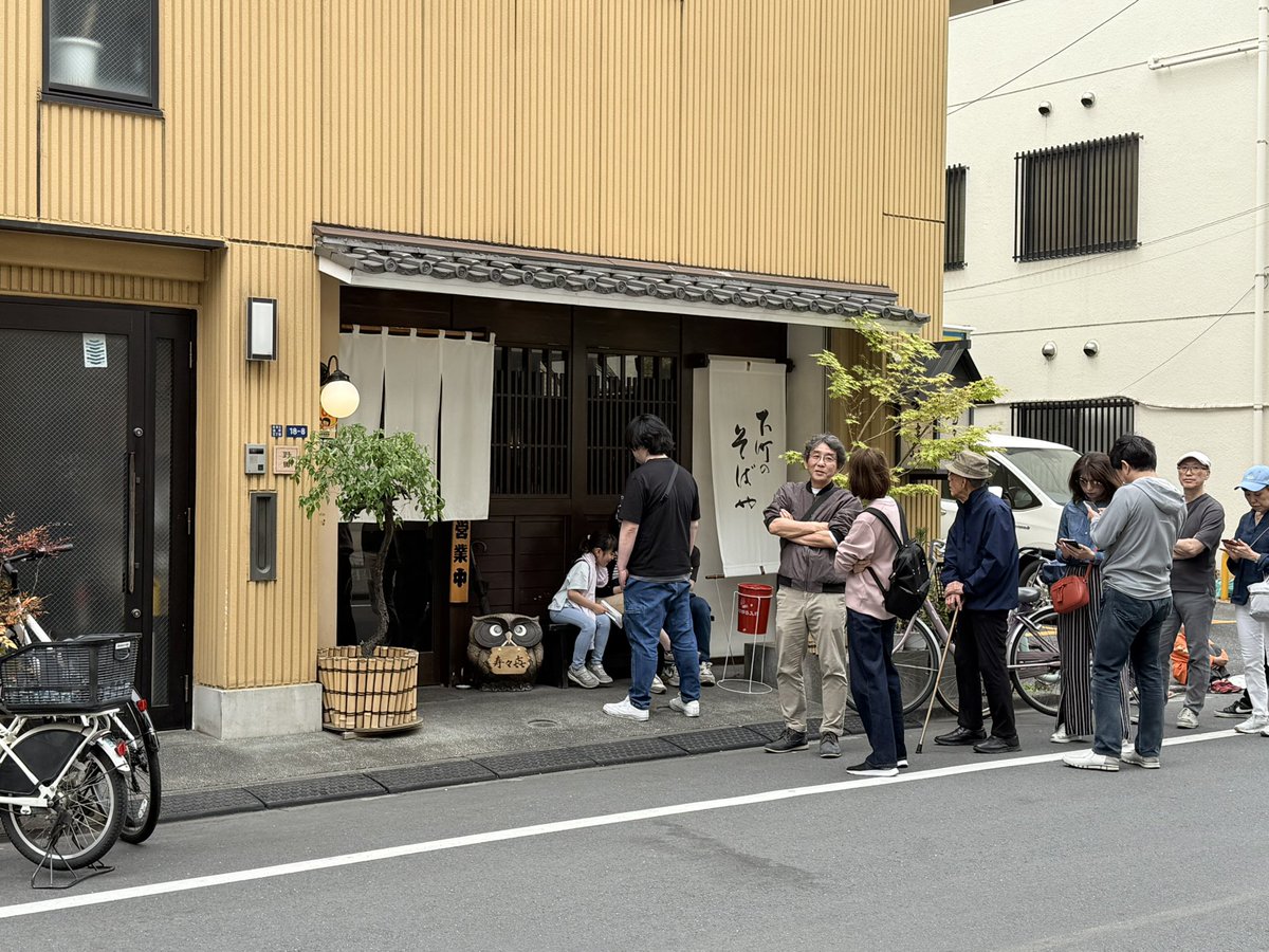 bites_of_tokyo's tweet photo. One of the BEST soba spots in Tokyo – and totally worth the wait!
At “寿々喜〜下町のそばや”, crispy katsudon and fragrant soba are served with heartwarming hospitality.
The juicy pork cutlet, the fluffy egg, and the delicate soba broth… Pure perfection.
No wonder people line up even before they open!

https://t.co/NTAxWL6vD4