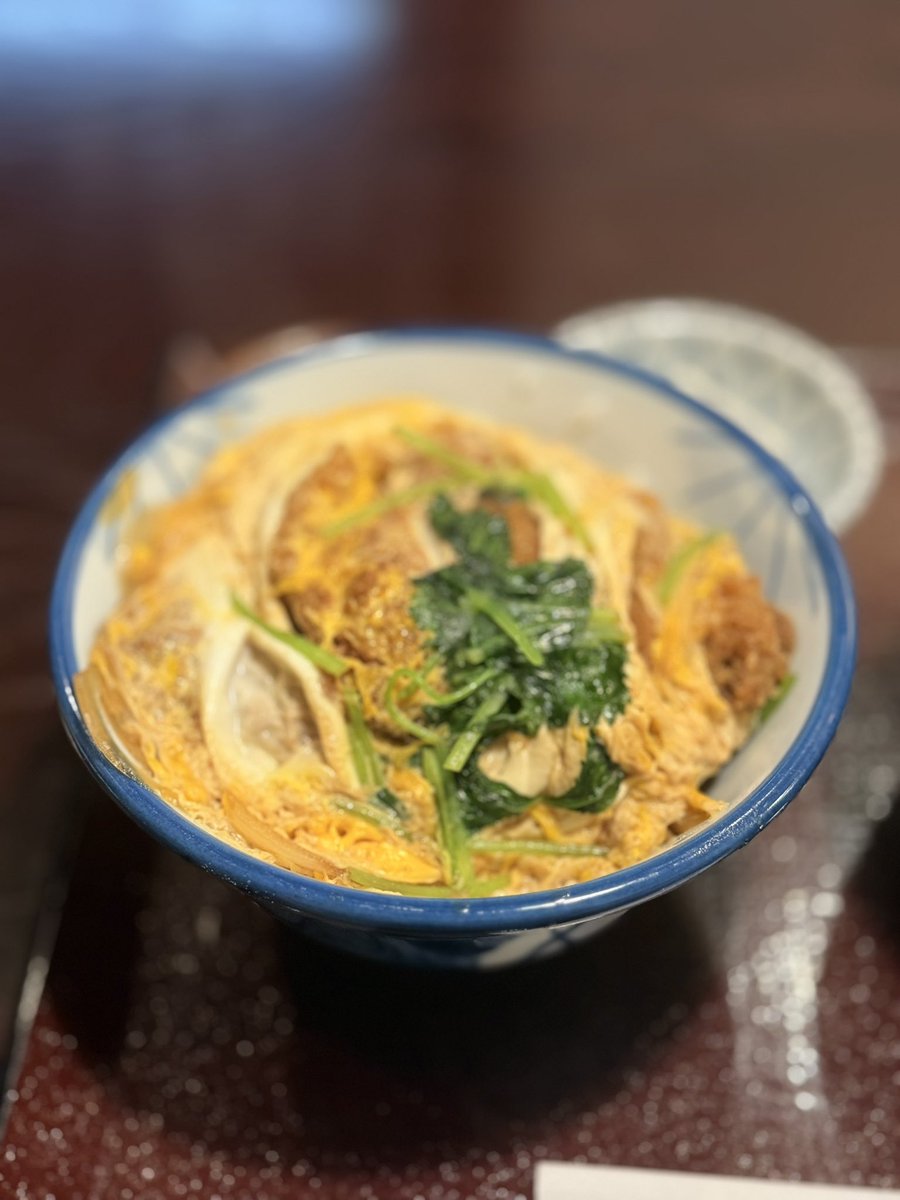 bites_of_tokyo's tweet photo. One of the BEST soba spots in Tokyo – and totally worth the wait!
At “寿々喜〜下町のそばや”, crispy katsudon and fragrant soba are served with heartwarming hospitality.
The juicy pork cutlet, the fluffy egg, and the delicate soba broth… Pure perfection.
No wonder people line up even before they open!

https://t.co/NTAxWL6vD4