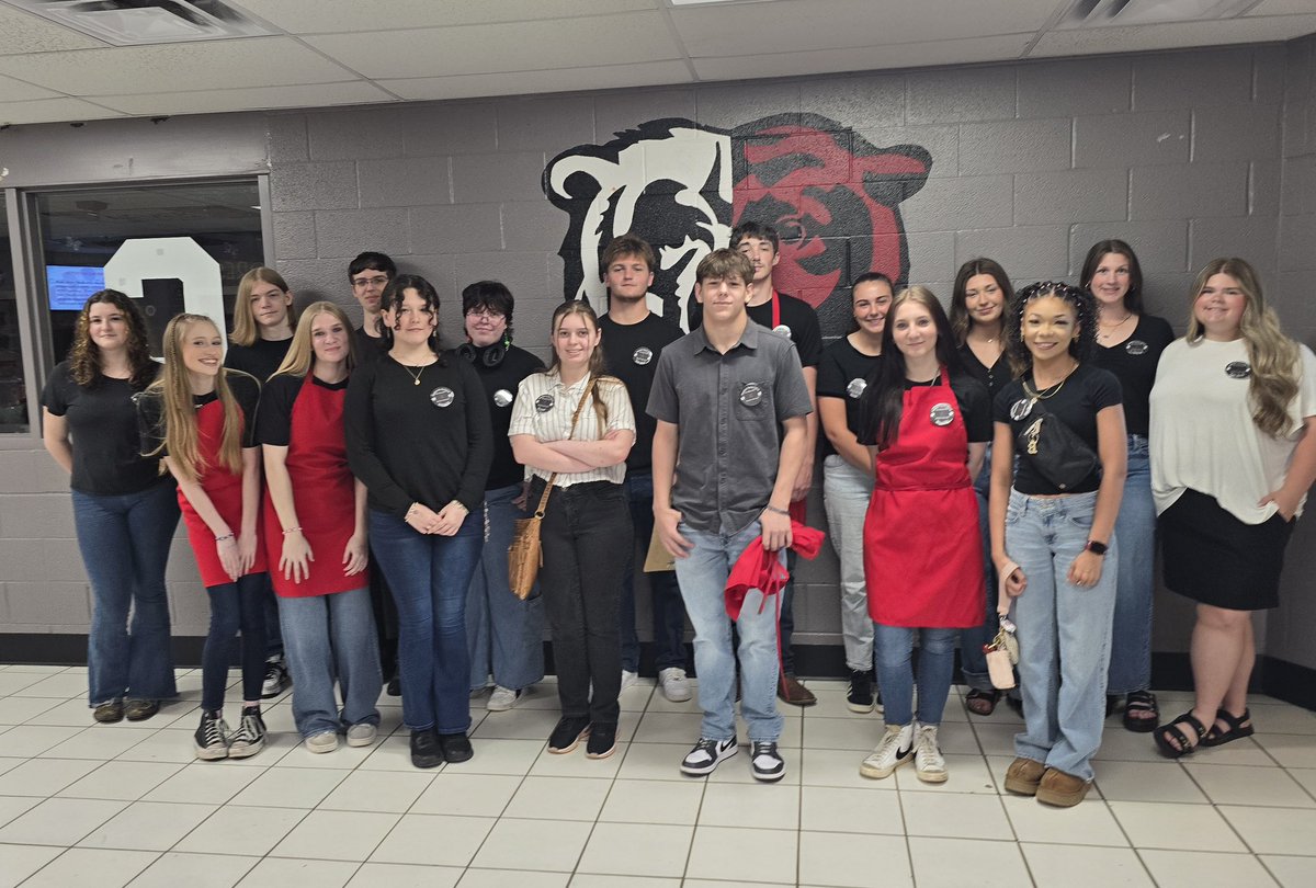 CCBOE's tweet photo. 🥩What a fun Saturday night at Cheatham County Central High School as the school hosted its annual steak dinner! In addition to a delicious dinner, the popular community event featured a silent auction and entertainment. 🎶 #ccsdtn https://t.co/IbJf5xImfu