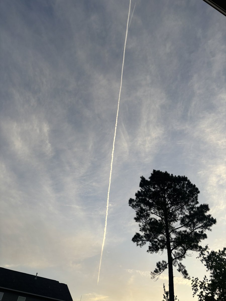 CAM010445's tweet photo. Man they’re hard at it early on a Sunday morning! #StopCloudSeeding #StopWeatherMods https://t.co/umGf9LyANS