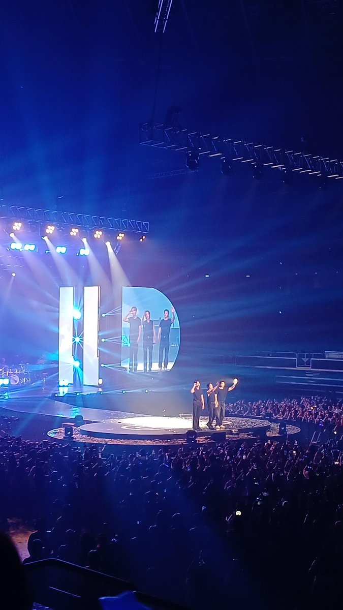 potasssss's tweet photo. One year since CNBLUENTITY in SG happened 🥹🥹🥹🥹🩵 https://t.co/36og6TTOnk