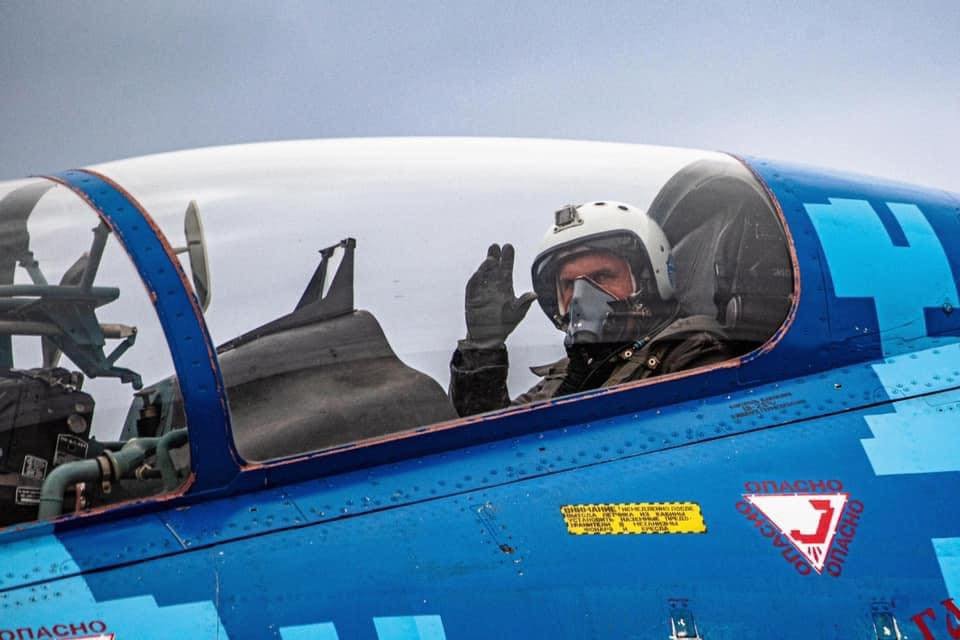 poltavazmist's tweet photo. Світова легенда українського неба

26 квітня свій день народження святкував би легендарний льотчик з Миргорода Олександр Оксанченко.

Світ знає його як одного з найкращих асів сучасності. А ми пам’ятаємо його як героя, який пожертвував життям заради країни 👇

1/7
