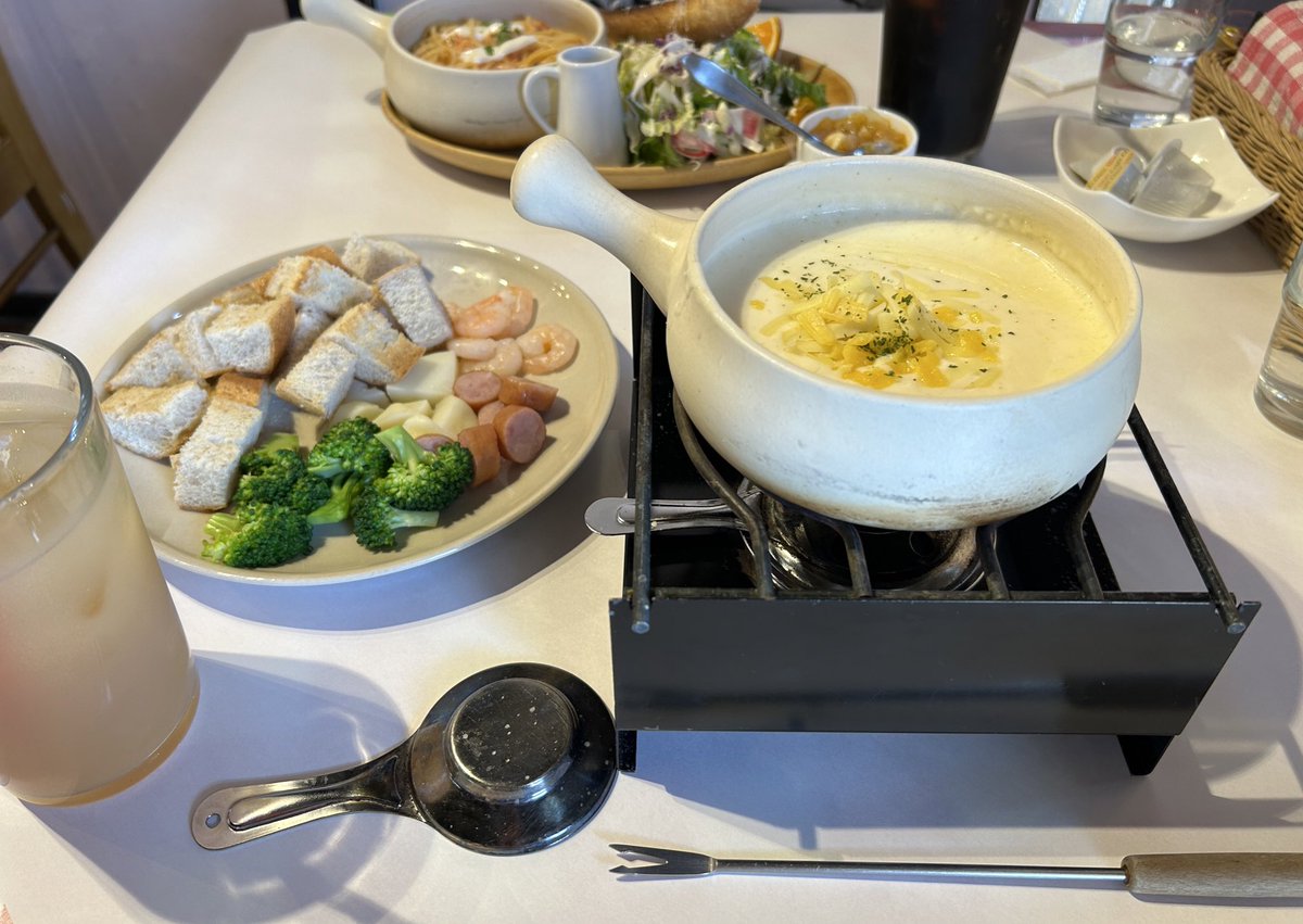 moru10moru's tweet photo. チーズフォンデュ！！
美味しかった🥰 https://t.co/8BtC2ShMZQ