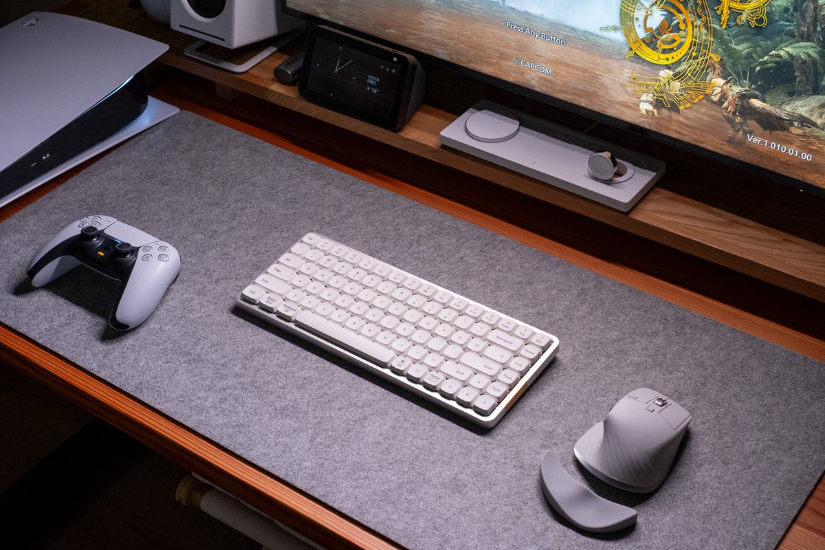 hakolognet's tweet photo. BenQ ライティング様(@BenQlighting_jp)よりBenQ ScreenBar Proをご提供頂きました。
↓詳細はツリーへ

【ツリー1｜特徴紹介】 ① デスクライトの新常識。 BenQ「ScreenBar Pro」は、モニター上に設置する革新的なライト。 ・センサーで自動点灯 ・自動調光＆手動調整対応 ・USB-C接続でスマート運用 これひとつで理想的なデスク環境が完成します。

② ベゼルレスモニターでもOK。 特殊なクリップ構造で、どんなディスプレイにもフィット。 
③ 眩しさゼロ。 画面に光が映り込まず、手元だけを自然に明るく照らします。

#desksetup #benqlighting #BenQ #screenbarpro