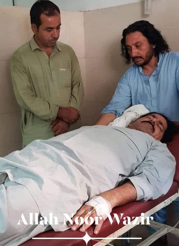ZamanShinwar's tweet photo. دملي مشر علي وزیر روغتیايي حالت ورځ تر بلې خرابېږي
د له پخوا دپښتورګو او شکر ناروغي لرله. زندان کې دسمې درملنې نشتوالي له وجعې دده حالت نور هم خراب شوی دی.
راځئ چې په ګډه د علي وزیر او نورو بندي ملګرو لپاره غږ پورته او تر نړیوالو ورسوو.
#ReleaseAliWazir 

@RaisPathan149 https://t.co/TjljYnZQ8k
