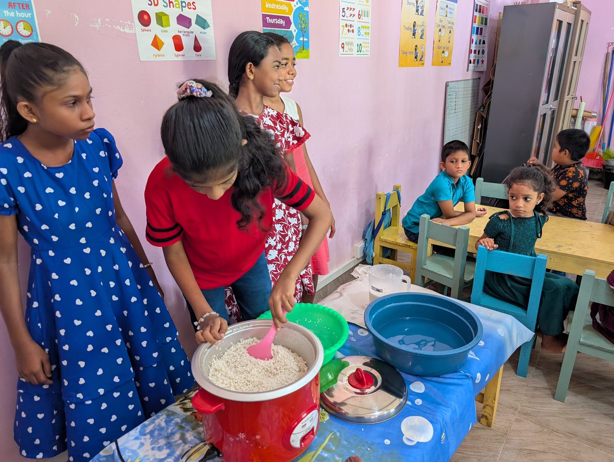 WithoutBorderSL's tweet photo. 🍚✨ Last week, the kids at the Idea Lab celebrated the Sinhala and Tamil New Year by learning to cook rice and setting up the table for the celebration! They had a great time exploring cultural traditions, practicing teamwork, and embracing the spirit of this special occasion. https://t.co/dlffUgspmv