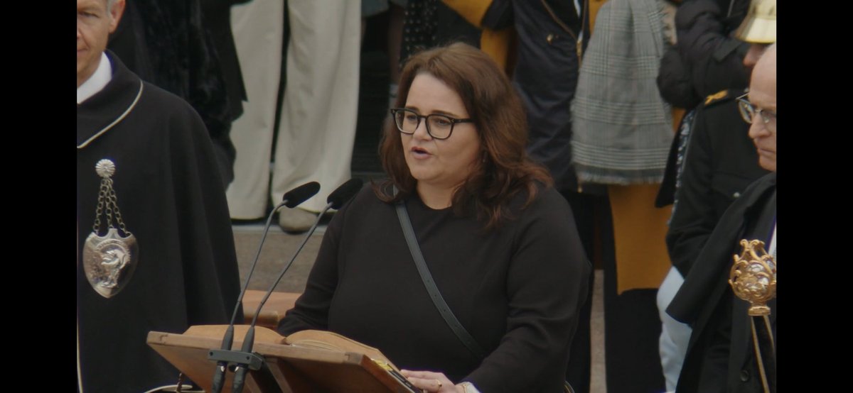 mz_storymakers's tweet image. BREAKING NEWS: erstmals seit 1378 hat die #Landsgemeinde des Kantons #Appenzell Innerrhoden eine Frau als Landammann gewählt. Herzlichen Glückwunsch Angela Koller! #Demokratie #Schweiz 🇨🇭