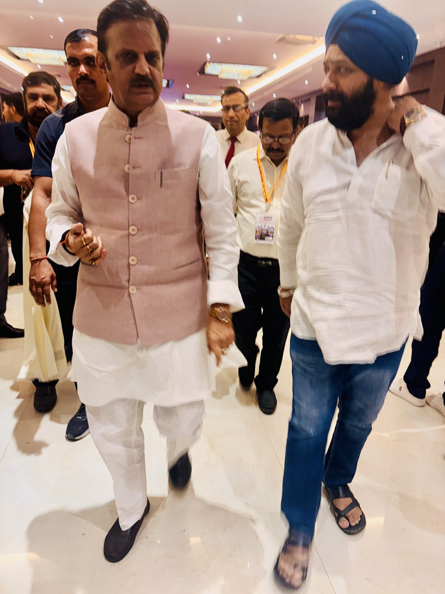 ParamjeetDang's tweet photo. #रीवा

आज सयाजी होटल में आयोजित तीसरी डायबिटिक फूट कार्यशाला का शुभारंभ आदरणीय उप मुख्यमंत्री श्री @rshuklabjp जी ने किया। डॉक्टर्स,डेलीगेट्स एवं प्रबुधवर्ग उपस्थित रहे 
@BJP4MP https://t.co/l82K5f5UHf