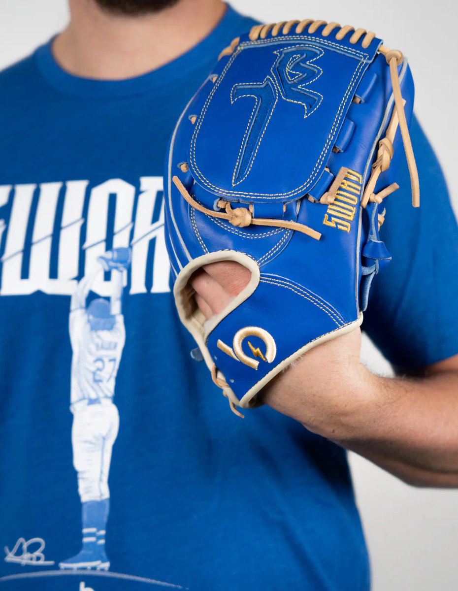 BauerOutage's tweet photo. Not sure a pitcher could ask for more out of their glove. Not only does Breeze look great, he’ll save you from almost certain death. What a great friend! https://t.co/h6QCsW278k https://t.co/F1NOee69dW