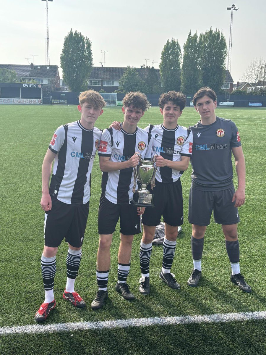 Recapping on yesterday, a great day and hopefully more to come for the lads🤞🏼

Thankyou to <a href="/EssexSenior/">Essex Senior League</a> for presenting the trophy infront of the home fans was well worth it 🏆

4 lads involved with the 1st team, 3 making their debut’s was great to see 👏🏻⚫️⚪️

#Swifts #ESL