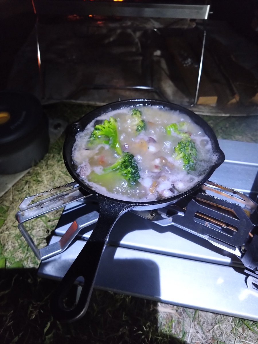 ryokunbe's tweet photo. 久しぶりのキャンプ。
車の通りは少ないし、静かだし、獣の声も少ないしでとても落ち着いてお酒が飲めます😊 https://t.co/LkqnaPTica