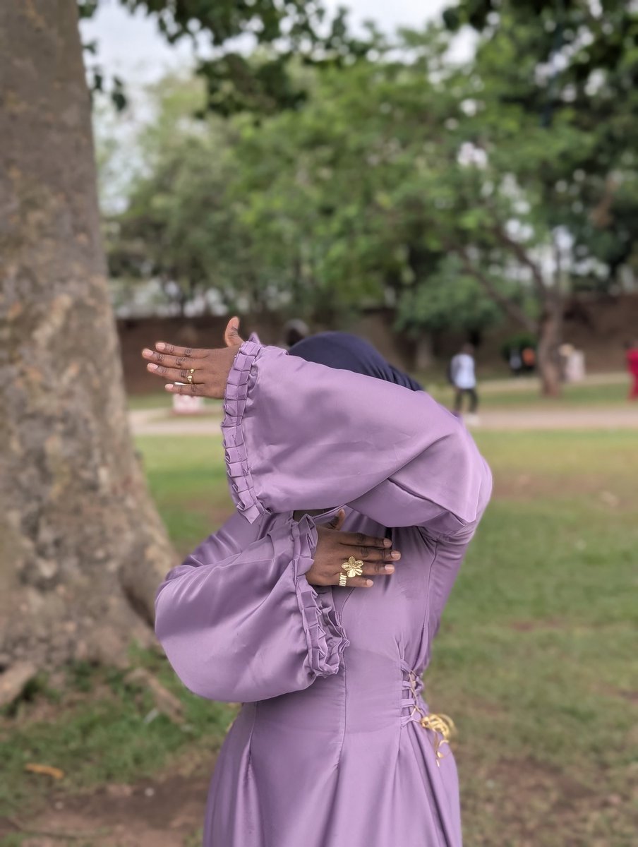 Beautiful women wear purple.
Gmonad 
Some photos I took yesterday.