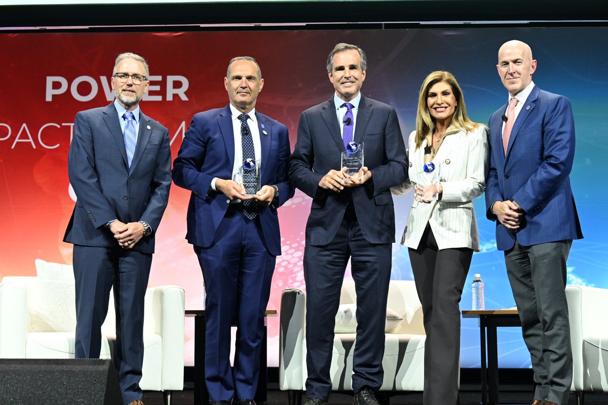 Teresa Rodriguez (@tererodrigueztv) on Twitter photo So honored to have moderated the <a href="/AANSNeuro/">AANS</a> Fireside Chat with <a href="/ABC/">ABC News</a> Emmy award winning journalist <a href="/BobWoodruff/">Bob Woodruff</a> & his neurosurgeon <a href="/MedStarWHC/">MedStar Washington</a> @roccoarmonda - a riveting conversation about Bob’s traumatic brain injury, his amazing recovery & turning tragedy into triumph. 👏👏 So honored to have moderated the <a href="/AANSNeuro/">AANS</a> Fireside Chat with <a href="/ABC/">ABC News</a> Emmy award winning journalist <a href="/BobWoodruff/">Bob Woodruff</a> & his neurosurgeon <a href="/MedStarWHC/">MedStar Washington</a> @roccoarmonda - a riveting conversation about Bob’s traumatic brain injury, his amazing recovery & turning tragedy into triumph. 👏👏
