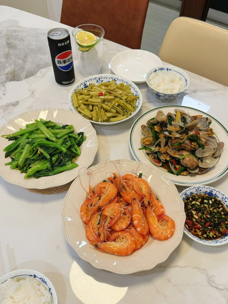 餐桌上的聚會，總是快樂的最美味時光。