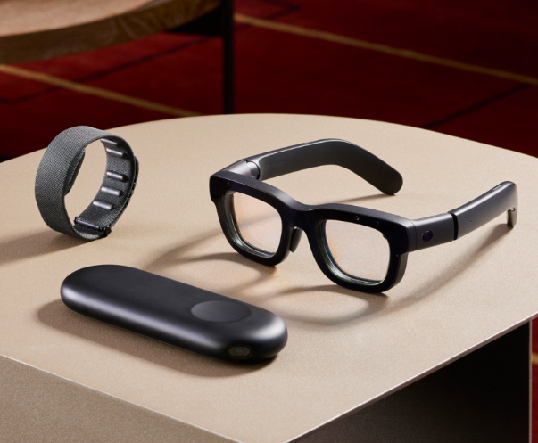 Soft_WizTech's tweet photo. Meta’s AR Glasses Go Enterprise: Microsoft Partnership 👓💼Meta Teams glasses (powered by Microsoft 365) let engineers overlay schematics on factory floors. Early adopters report 20% faster problem-solving in manufacturing. #ARforBusiness #MetaMicrosoft https://t.co/vNnGutSGTm