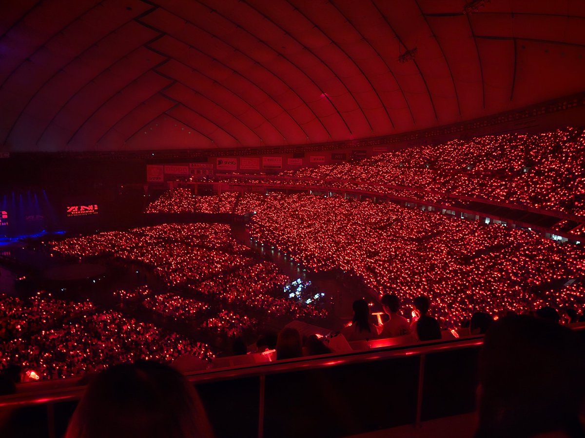 roxyj1018's tweet photo. The best red ocean 日本でのデビュー20周年、本当におめでとう！#東方神起20th_LIVETOUR_ZONE https://t.co/aPRV0ptQKA