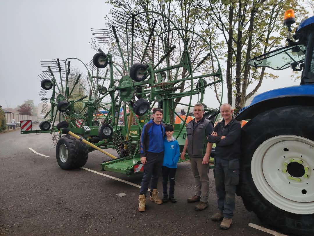 Picked up a little toy yesterday in Jim Power's to try to keep pace with the new BigM &amp; stay ahead of the new Jaguar 970 &amp; new Fusion 4 #Silage2025 #ShinyMetalDisease #AgriContracting 🚜💨