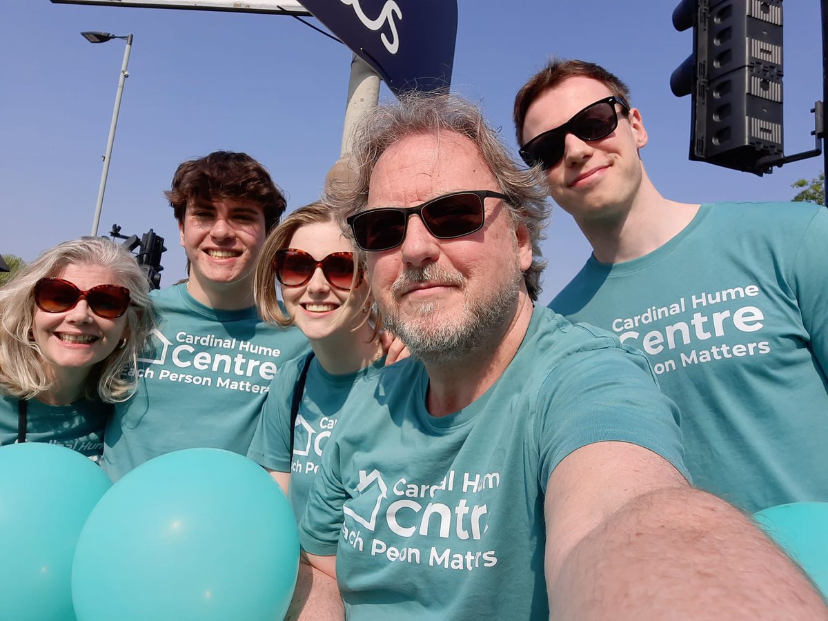 CardinalHumeCHC's tweet image. Our team is out in full force at both mile 8 and mile 17 of the London Marathon!
If you see us give us a wave!
Thank you to all our runners, you’re all fantastic 🏃🏼♀️🏃🏾♂️