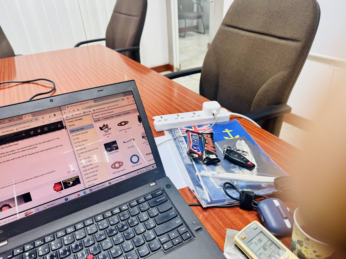 මේ දවස්ටිකේ බිසී 🥴