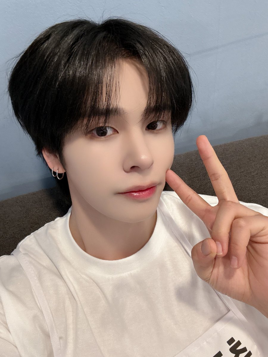 [📸] 250427
JTBC #뭉쳐야찬다4
⠀ 
#CRAVITY #크래비티
#세림 #SERIM