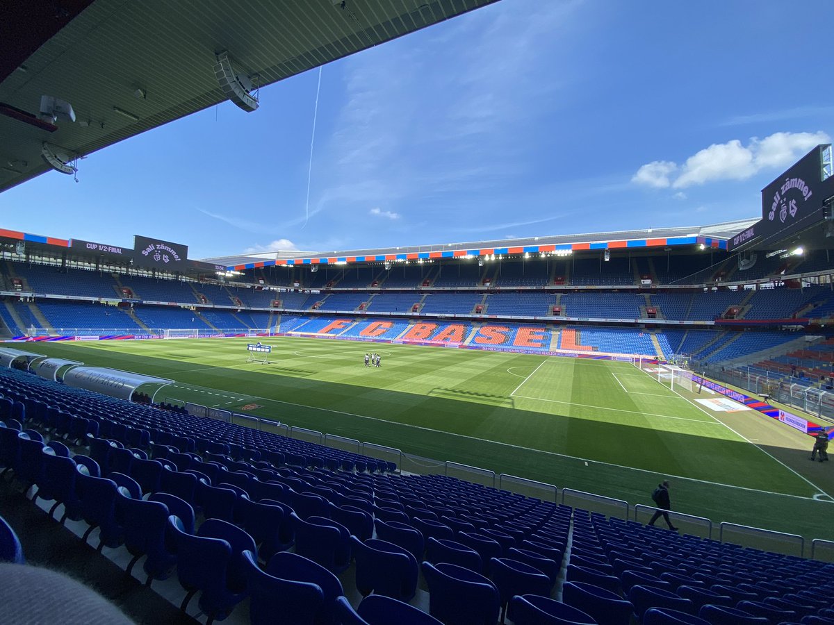 Bizzzeli nervös. 😬🔴🔵 Aber alles parat do. Hereinspaziert! 🔜🤗

#joggeli #speaker #parat #göbbfinal #1.juni #rotblaulive