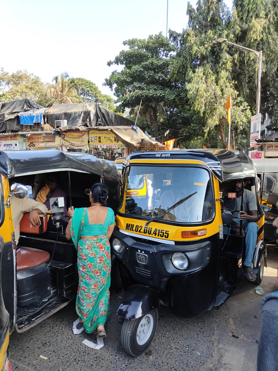 GujjuManush's tweet photo. This is Kandivali East Station road totally blocked by illegal autowalas which mostly don't have any papers or licence. There hasn't been a single Traffic police inspector standing considering there has been demolition work. https://t.co/Vab7hX7B3e