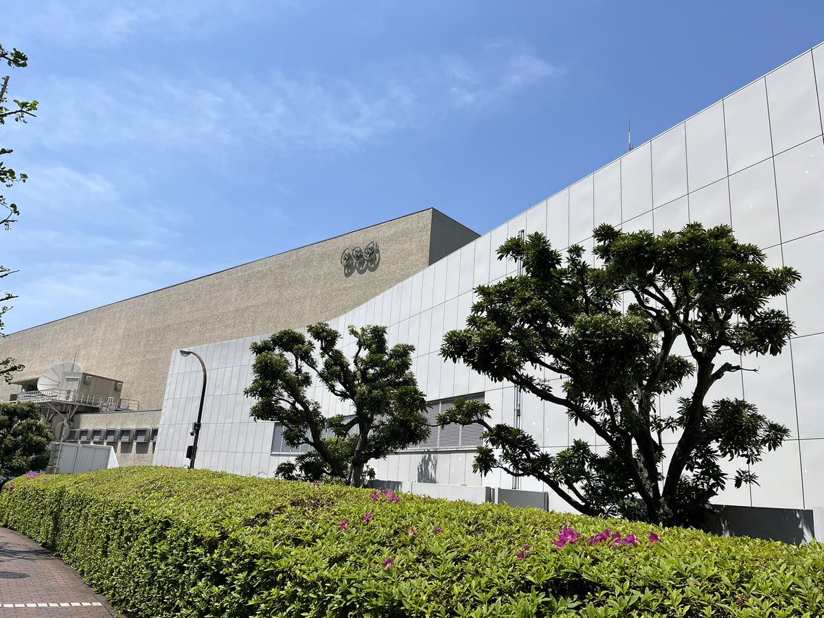 roro_cheese's tweet photo. 4月26日・27日
NHK交響楽団のマーラー交響曲第3番に女声合唱、東京オペラシンガーズの一員として出演いたしました✨

自身初のNHKホール、N響のクオリティや音の圧…全てが新鮮でした🔔✨

大学の先輩である石野真帆さんとのお写真も載せて…📸✨ https://t.co/drYCJ7gyQq