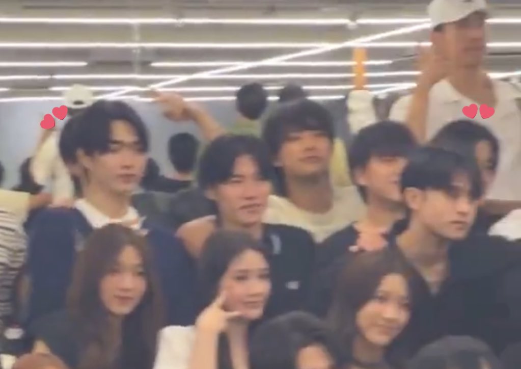 หลังพี่บูมนี่ต้าปะ แล้วข้างโอมเป็นเพิ้ด55555