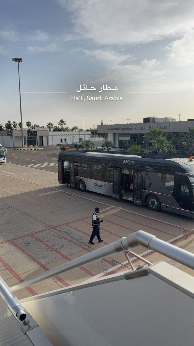 الحمدلله حمدًا كثيرًا طيبًا مباركًا فيه ✨♥️
عائدة إلى أرض الوطن، أحمل شهادات في الجيب، وصداقات صنعتها المواقف، وذكريات وقصصًا ومغامرات لا تُنسى. 🇬🇧🇸🇦