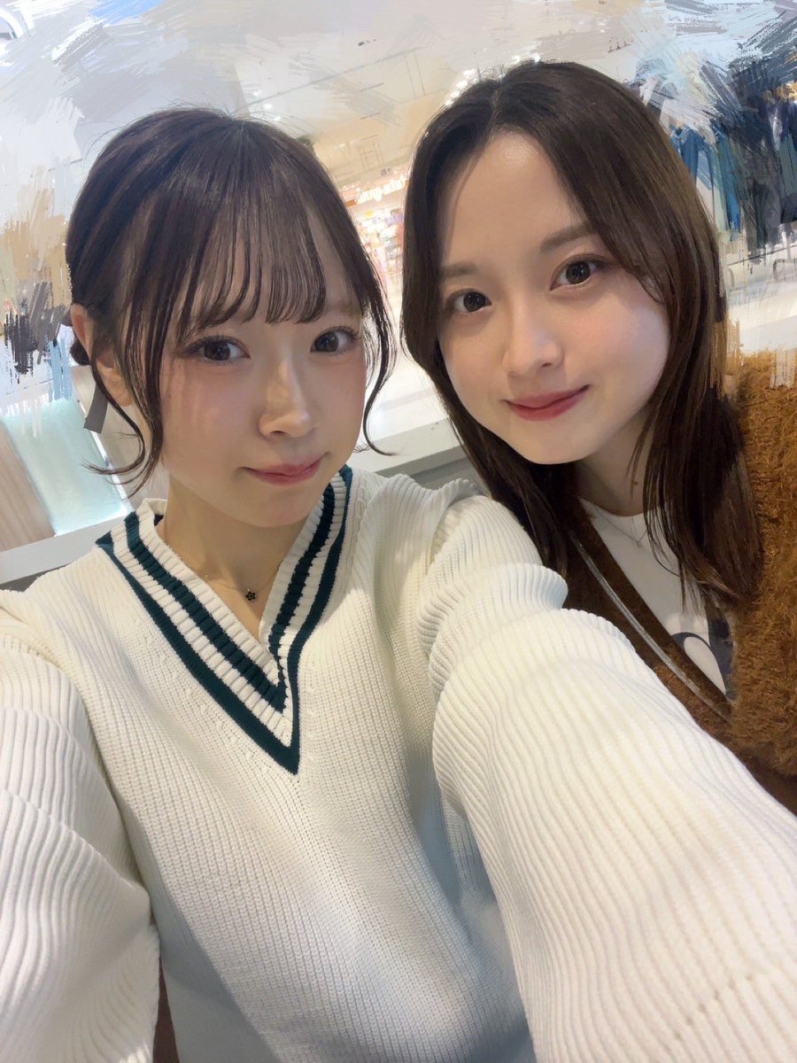 5ヶ月ぶり？です！
みなさん元気にしていますか？
しばらくの間、精神的にも身体的にもかなりしんどい時期が続いていました。だけどなんとかなっちゃうものですね。
元気です！ちゃんと笑えているので大丈夫ですよ☺︎
そういえば生まれて10000日らしいです！

写真はあねさんと👭🏻