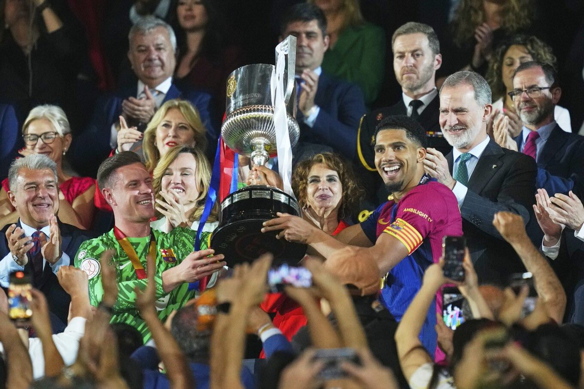 Barcelona edges Real Madrid in extra time to win Copa del Rey final apnews.com/article/barcel…