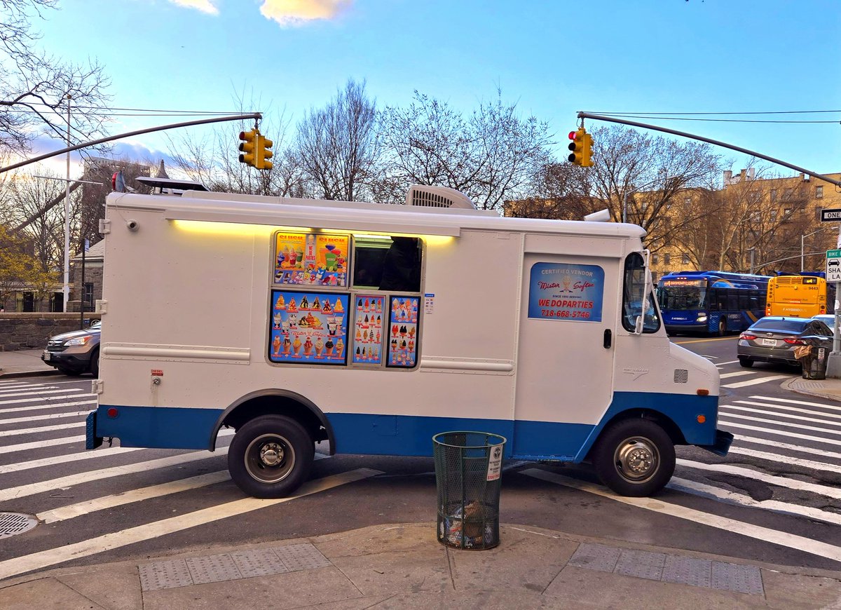 artistsexposed's tweet image. Sure sign of spring in New York City

The ice cream trucks are out in full force! 

#springinnyc #icecreamtrucks #neighborhood #lifeoftym #tymmoss #gaymoviestar #lgbtactivist #nycentertainer #grandmarshallofthegays 

@tymmoss