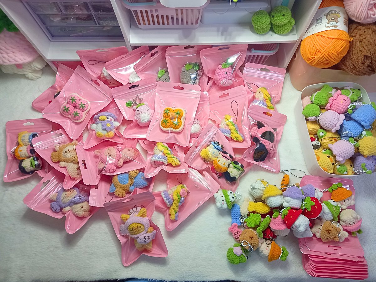 ♡• every new order makes my day! ><
#crochet #crochetkeychains