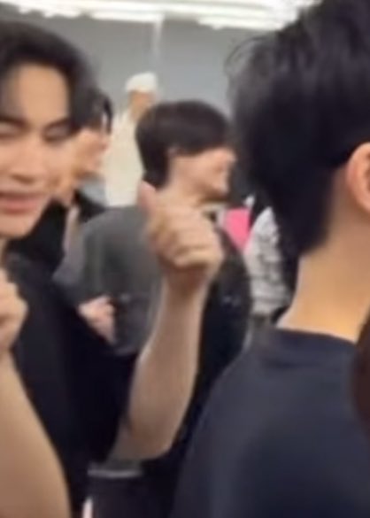 จำลองเหตุการณ์เอ้าติ้งปะ ฮีไม่ปล่อยน้องแน่ๆถ้าอยู่คนล่ะสีก็ไม่ใช่ปัญหา555555555555555