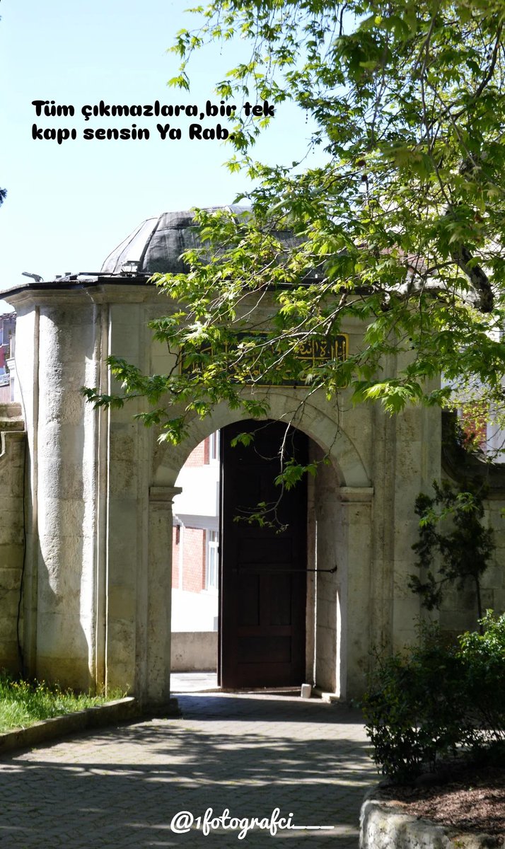 Tüm çıkmazlara bir tek kapı sensin Ya Rab. 

Üsküdar/ Büyük Selimiye Cami 

#üsküdar #selimiye #Cami
