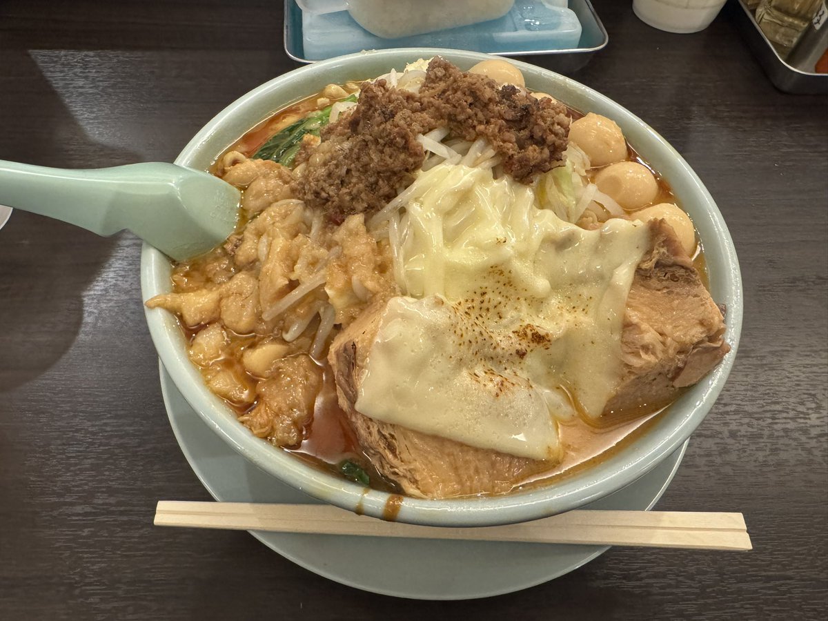 ヤマショー (@kawasaki_zh2) on Twitter photo 見附市「ラーメン弐豚 見附本店」<a href="/niton210boo/">ラーメン弐豚 見附本店</a> さんの「担々麺(限定ラーメン)」(肉増し+チーズ+うずら5個トッピング)
背脂のおかげか辛さがマイルドになり、旨さが際立つ一杯😋
辛いのが苦手で担々麺食べない人にこそ食べてみて欲しい
弐豚の限定ラーメンにはずれなし👍 見附市「ラーメン弐豚 見附本店」<a href="/niton210boo/">ラーメン弐豚 見附本店</a> さんの「担々麺(限定ラーメン)」(肉増し+チーズ+うずら5個トッピング)
背脂のおかげか辛さがマイルドになり、旨さが際立つ一杯😋
辛いのが苦手で担々麺食べない人にこそ食べてみて欲しい
弐豚の限定ラーメンにはずれなし👍