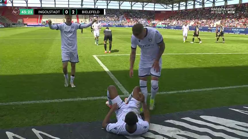 ArminiaARG's tweet photo. 44' ⚽️🔥 ¡GOOOOOOOOOOOOOOL!
¡Arminia amplía la ventaja antes del descanso! Sarenren Bazee marca el segundo tras gran jugada colectiva. 🔥⚽
#FCIDSC | 0:2 https://t.co/xm4z9ABeZV