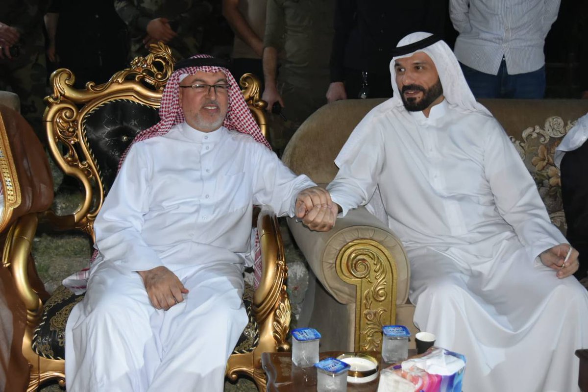 الشيخ علي الحاتم سليمان أمير قبائل الدليم يزور النائب السابق احمد العلواني في مدينة الرمادي مباركاً له اطلاق سراحه وعودته الى اهله ومحبيه.