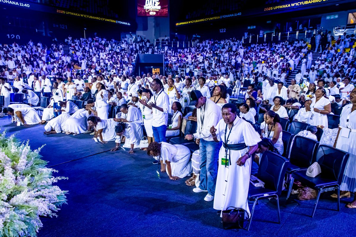 GraceRoom's tweet photo. Every moment of worship is the key that unlocks our victory!!
We lift our hearts in adoration, bowing down before our Lord Jesus!
#DaysOfThanksgiving
#MfiteAmashimwe
#TujyeGushima
#IsahaYageze
#PastorJulienneKabanda
#GraceRoomMinistries https://t.co/VsXXjVDQTt