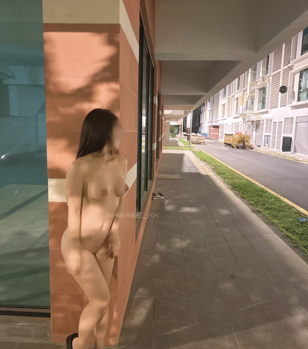 我光着站在外面，风一吹，心都酥了…
等你的手，来把我抱回房间。
里面的我，会更听话，也更不听话

<a href="/KawasawaSen/">川泽森</a>
<a href="/ToBulma/">布尔玛</a>    
 <a href="/ToBulaer/">布拉尔</a>     
<a href="/BulmaList/">原创榜单</a>