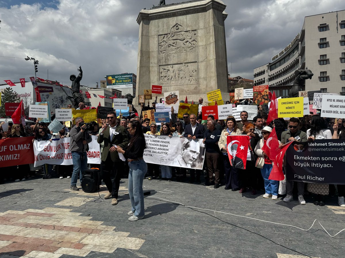 Suat_Ozcagdas's tweet photo. 📍Ulus'ta öğretmenlerimizin yanındayım!

❗️Öğretmen atamalarında 15 bin sayısını kabul etmiyoruz!
❗️Mülakatı kabul etmiyoruz!
❗️Milli Eğitim Akademisi'ni kabul etmiyoruz!
❗️Ücretli öğretmenliği kabul etmiyoruz!

#TümÖğretmenlerİçinEkAtama #mülakat
#ÖğretmenlerPazarGünüUlusta #atanmayanöğretmen #ücretliöğretmenlik #ÖğretmenUlustaEkAtamaNerede