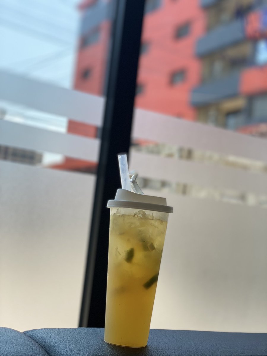Avec le soleil ☀️ de Kinshasa je vous recommande de prendre du thé au citron qui est notre spécialité.😋🤪

<a href="/EbambiKatalayi/">EIK</a> <a href="/Sharufa_/">Sharufa</a> <a href="/emilieyooto/">Anne-Emilie</a>